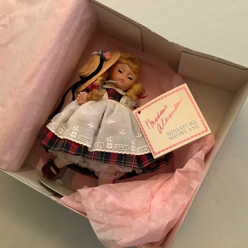 Madame Alexander “McGuffey Ana”. Never Out Of Box